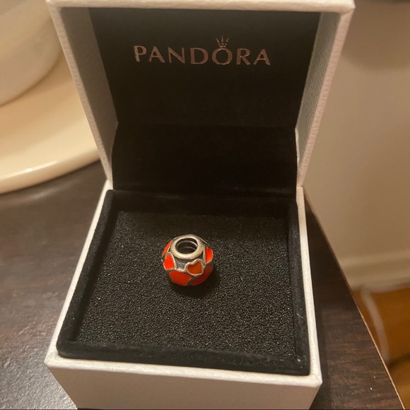 Red hot love charm - Picture 4 of 4